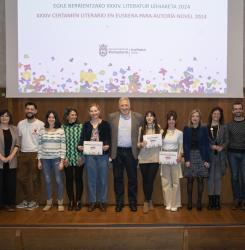 entrega premios certamen literario euskera