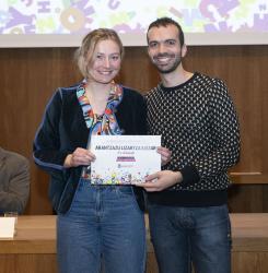 entrega premios certamen literario euskera_ganadora poesía