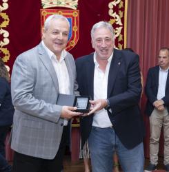 foto INSIGNIA DE ORO FEDERACION NAVARRA PELOTA VASCA
