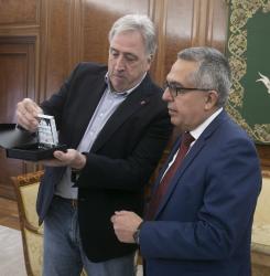encuentro con el embajador de Cuba