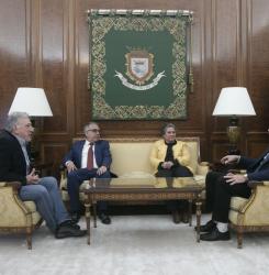 encuentro con el embajador de Cuba