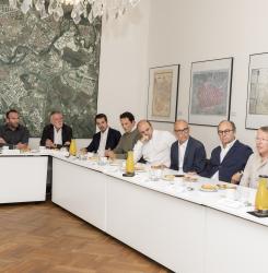Foto visita arquitectos a Sarasate