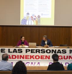 Foto charla Día de los Mayores