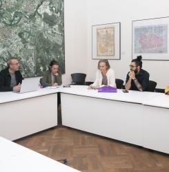 foto reunión abogado de Colombia