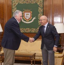 visita_del_embajador_checo