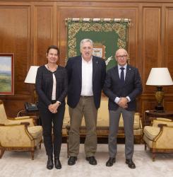 visita_del_embajador_checo