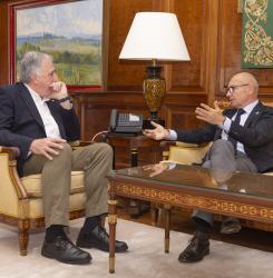visita_del_embajador_checo