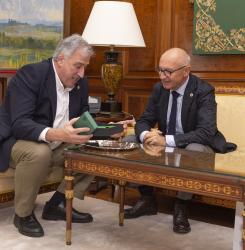 visita_del_embajador_checo
