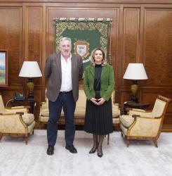 1_encuentro_con_la_consulesa_general_de_rumania_dsc_8824_copia.jpg