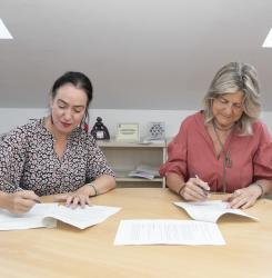 firma_convenio_fundacion_caja_navarra_3.jpg
