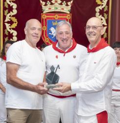 entrega premio Fuegos Artificiales