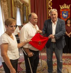 1_entrega_panuelo_a_mari_ganuza_senosiain_privilegio_union_dsc_5965.jpg