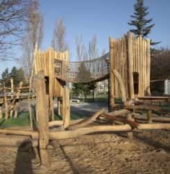 área de juego infantil del parque Tomás Caballero