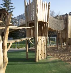 área de juego infantil del parque Tomás Caballero
