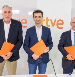 Firma convenio TVE