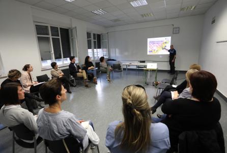 Reunión del Ayuntamiento de Pamplona con los colegios 
