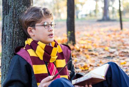Harry Potter leyendo