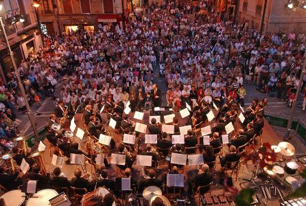 Concierto de la pamplonesa frente a la casa consistorial