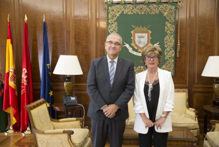 Alcalde con directora UNED