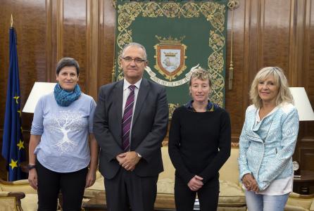 recepción mujeres pelotaris