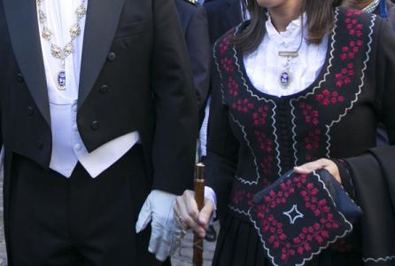 ropa ceremonia municipal