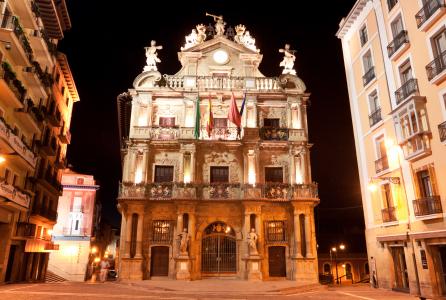 Fachada ayuntamiento de noche