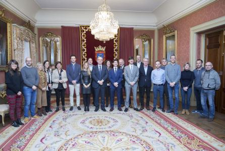 El Ayuntamiento recibe al pamplonés Juan Abascal