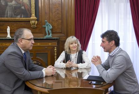 alcalde recibe a la Fundación Remonte Euskal Jai Berri