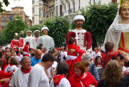 Comparsa de Gigantes y Cabezudos