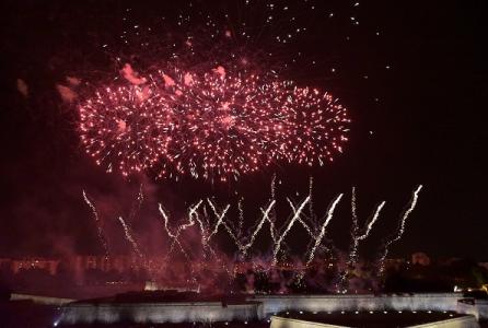 Fuegos artificiales nocturnos sobre la Ciudadela, Pamplona (Navarra)