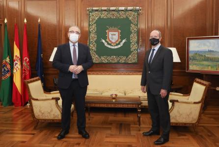 El alcalde se reúne con el ministro de Justicia Juan Carlos Campo 