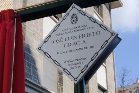 Placa homenaje víctimas ETA
