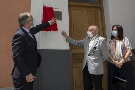 Placa Julio Martín-Caro
