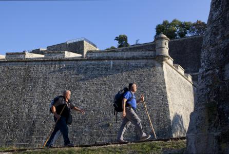 Personas haciendo el camino de santiago
