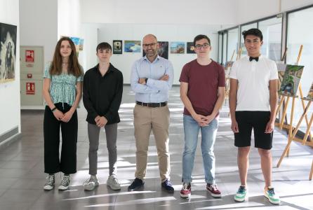 Los premiados, con el concejal Fernando Aranguren