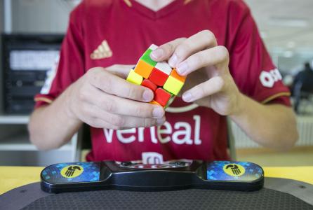 open_iruna_cubo_rubik_ee5a5669.jpg