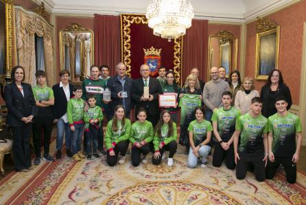 recepción saltoki triatlón
