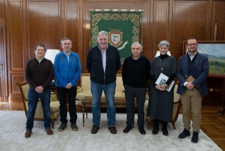 Reunión del alcalde con la Asociación de Municipios del Camino de Santiago