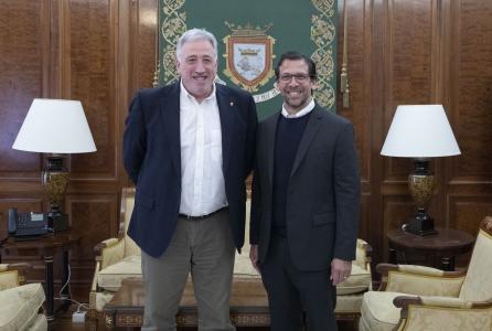 Encuentro con el cónsul de Estados Unidos