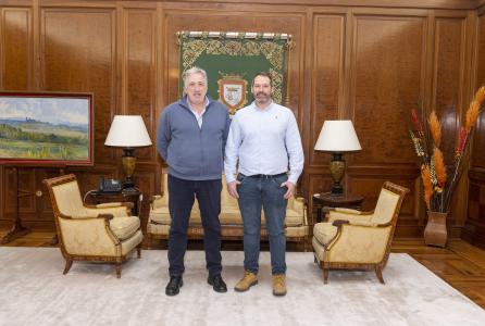 1_reunion_con_el_alcalde_de_la_cendea_de_galar_dsc_3926.jpg
