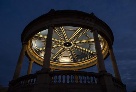 iluminacion_kiosko_plaza_del_castillo_dsc_8259.jpg