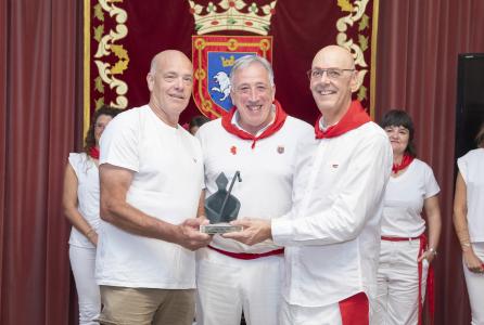 entrega premio Fuegos Artificiales