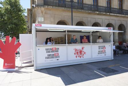 1_visita_al_punto_de_informacion_violencia_sexista_.dscf0509.jpg