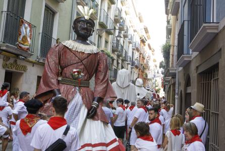 comparsa_gigantes_y_cabezudos_._dan2517.jpg